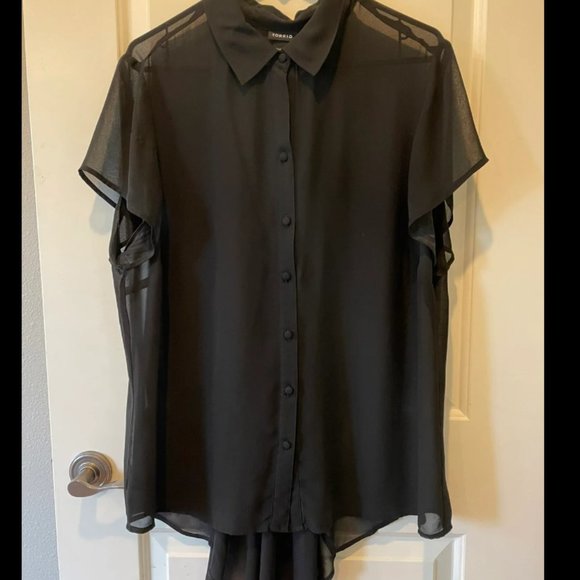 Torrid Tops - Torrid button up blouse